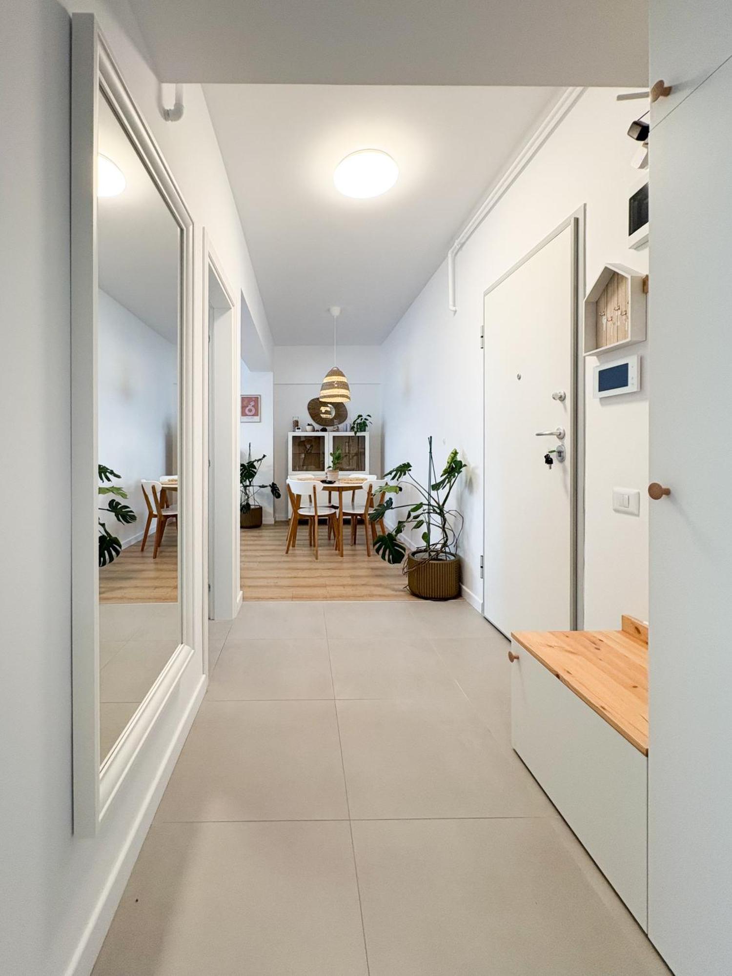 The Cozy Flat - Modern, New, 2 Rooms Apartment, Parking Bucarest Esterno foto
