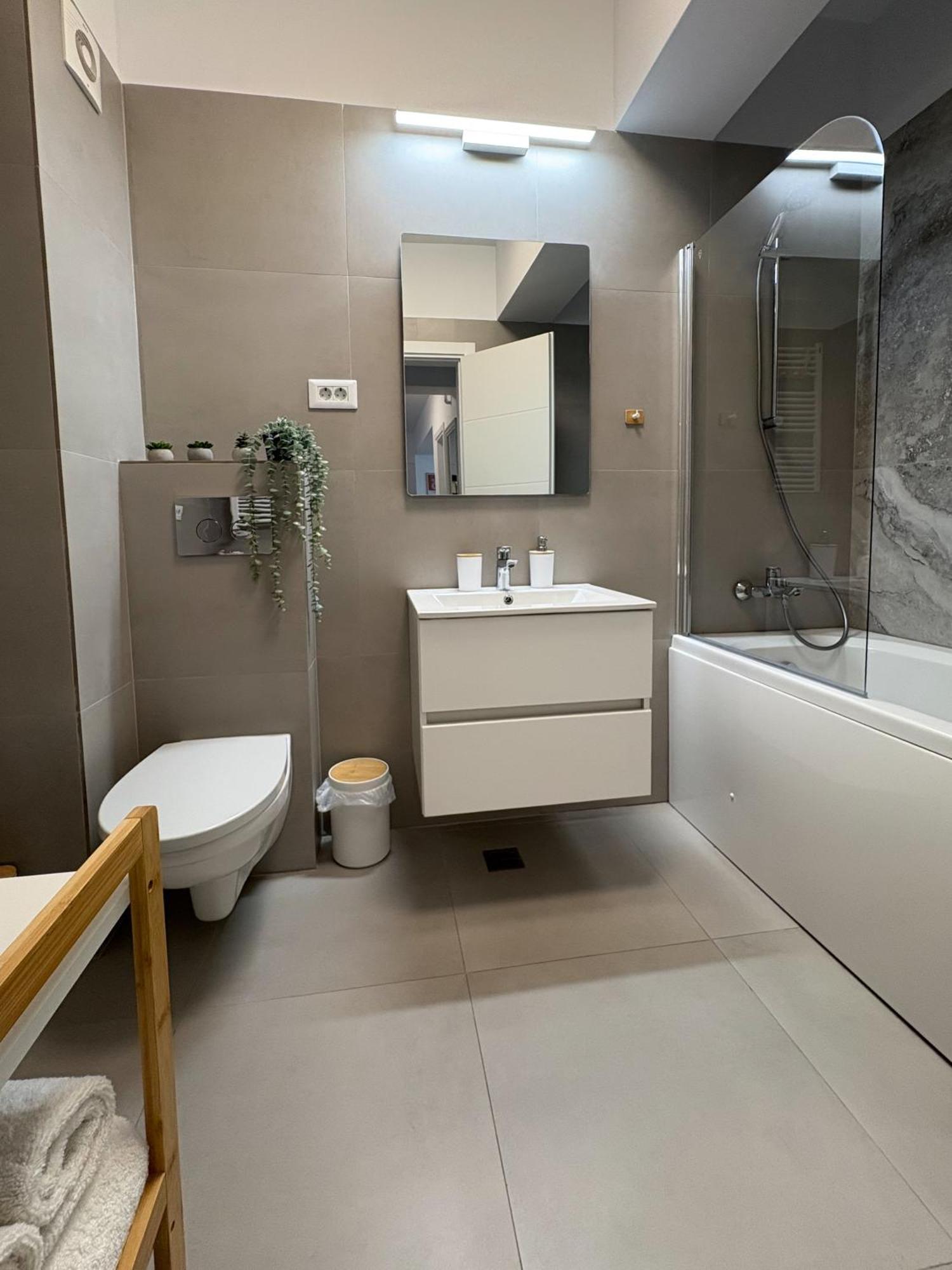 The Cozy Flat - Modern, New, 2 Rooms Apartment, Parking Bucarest Esterno foto